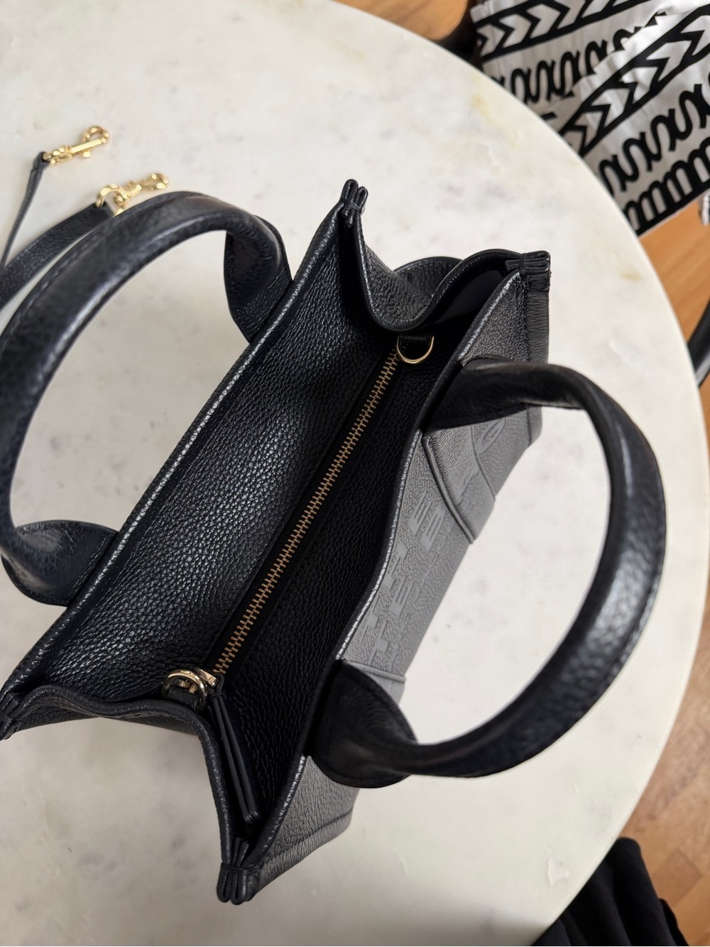 Marc Jacobs Women's The Leather Black Tote Bag size Small- Like New Condition - Picture 5 of 12